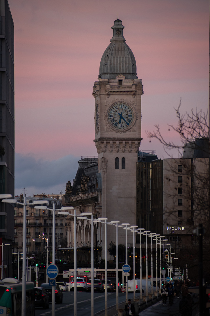Paris · Gare de Lyon au crépuscule